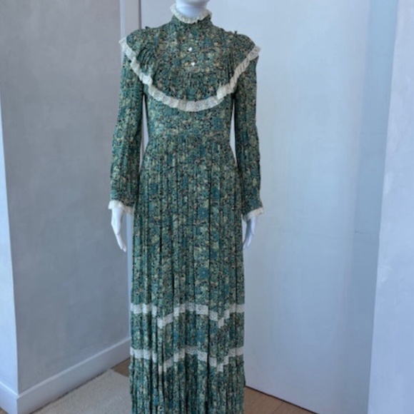 Gucci Dresses & Skirts - Designer Gucci Maxi Dress With Ruffles- As Seen On Taylor Swift